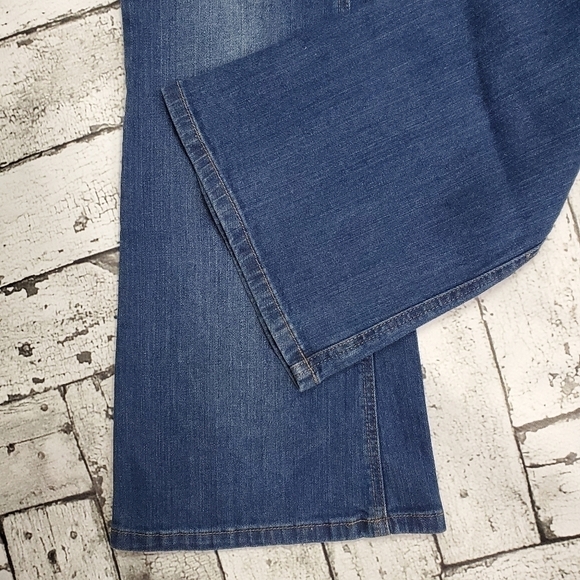 American Rag Blue Wash Flared Jeans 11 - Picture 8 of 13